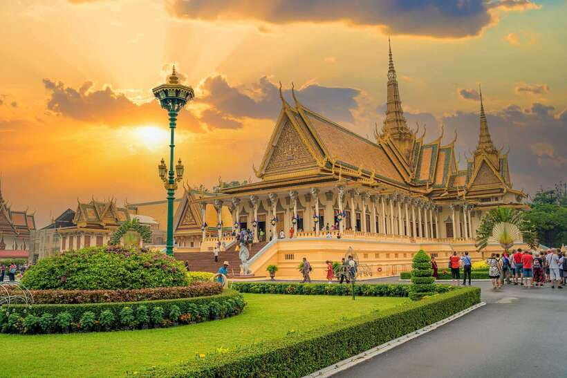 Day Trip to Oudong Mountain and Phnom Penh City Private Tour - Exploring the Tour’s Highlights and What to Expect