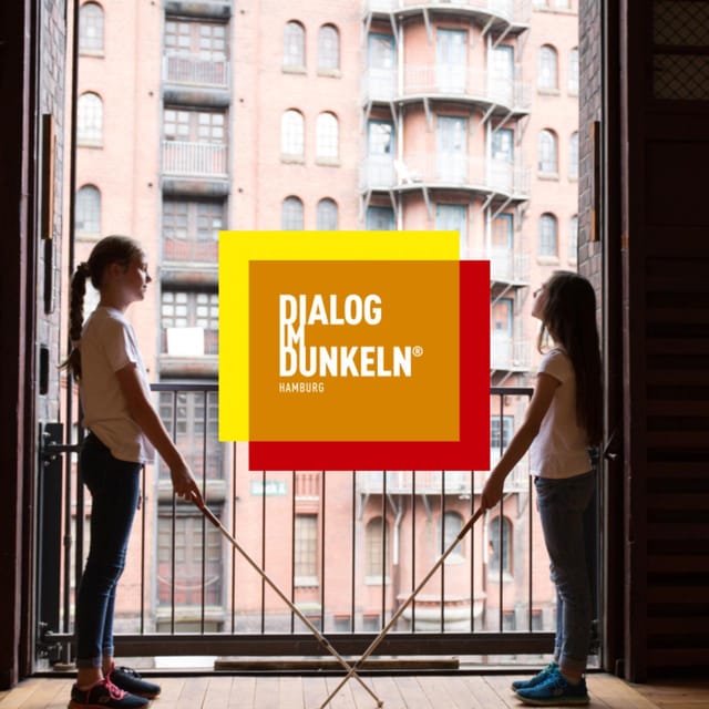Dialog im Dunkeln (Dialogue in the Dark) - Navigating in Darkness
