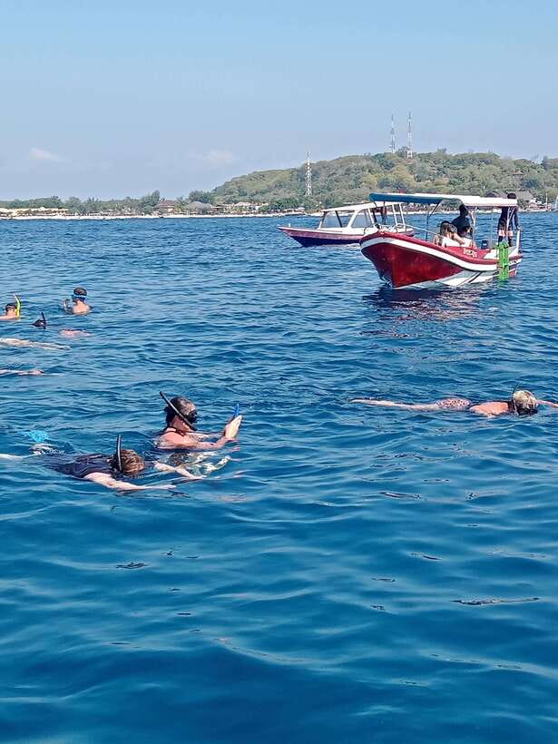 Do snorkeling trip at tree Gilis with Glass bottom boat - Who Should Consider This Tour?