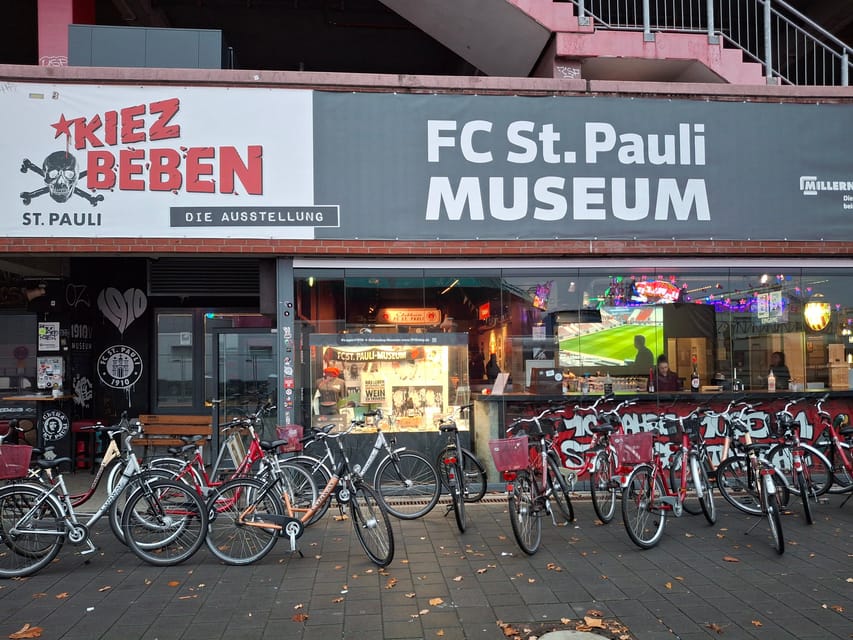 Downtown, Alster & Creative Neighborhoods by Bike - Exploring the Creative Quarters