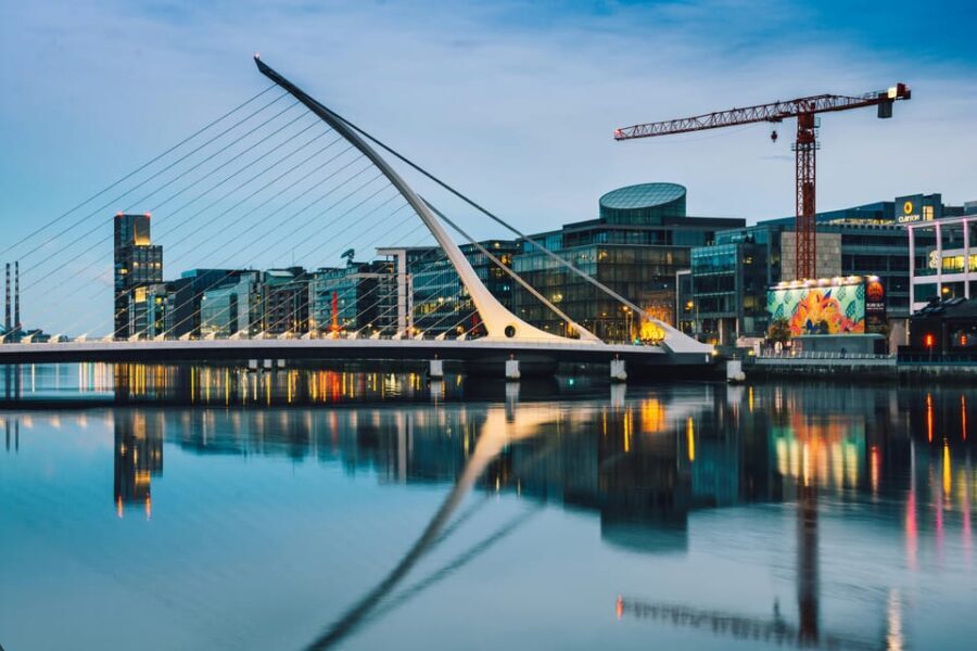 Dublin: 2-Hour Walking Tour with a Local Historian - Landmark Highlights and Their Stories