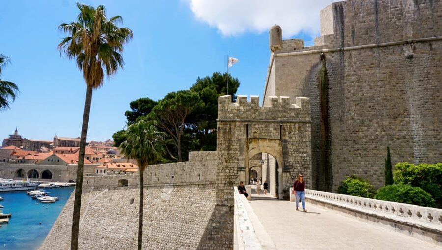 Dubrovnik: Old Town Private Walking Tour - Detailed Breakdown of the Itinerary