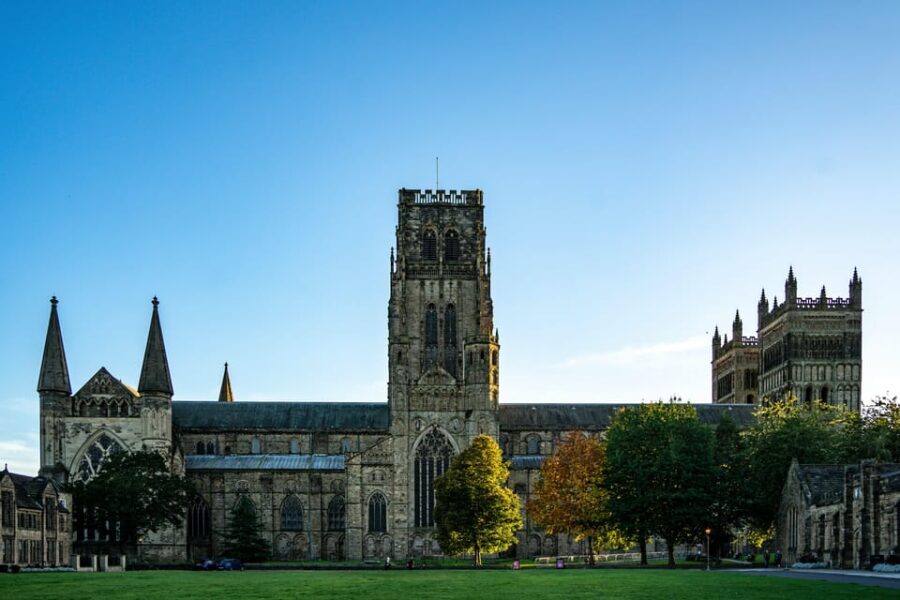 Durham: Private Full-Day Guided Walking Tour - Taking a Break: Coffee, Cake, and a Historic Pub
