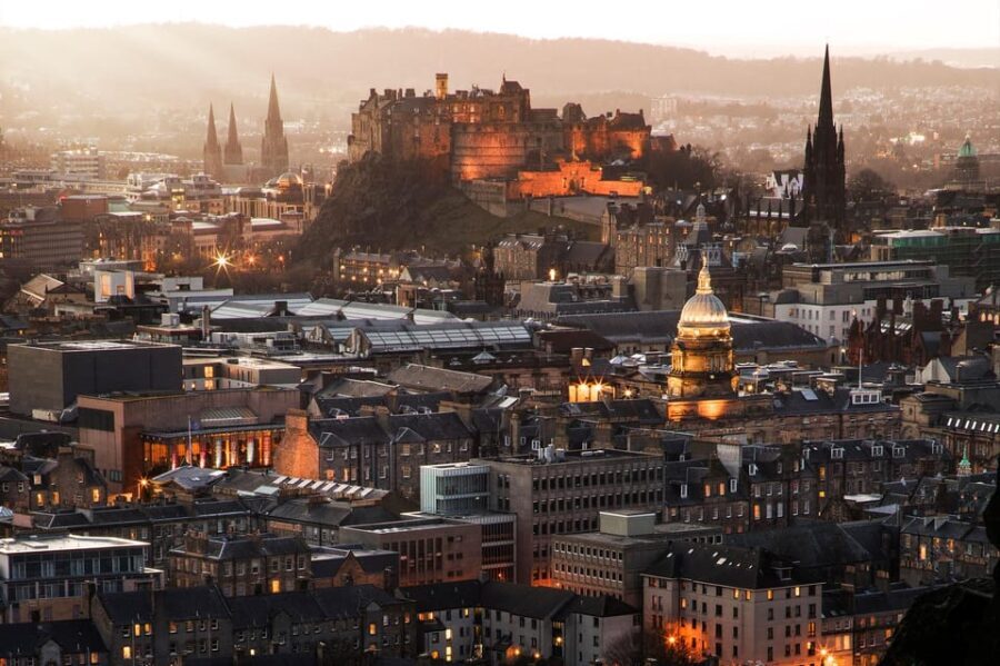 Edinburgh Castle & Royal Mile Walking Tour - Ticket Included - Authentic Insights from Travelers