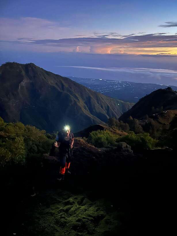 Epic Rinjani One-Day Trek: Senaru or Sembalun Pathways - Who Should Consider This Tour?