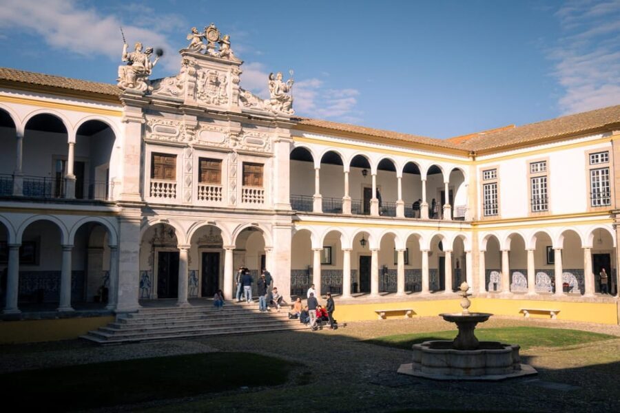 Évora: Flexible Walking Tour in Historic Center - Itinerary Breakdown