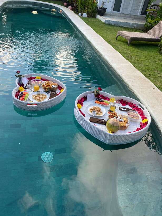 Floating Breakfast Delivery in Bali: International Breakfast - What To Expect from the Experience