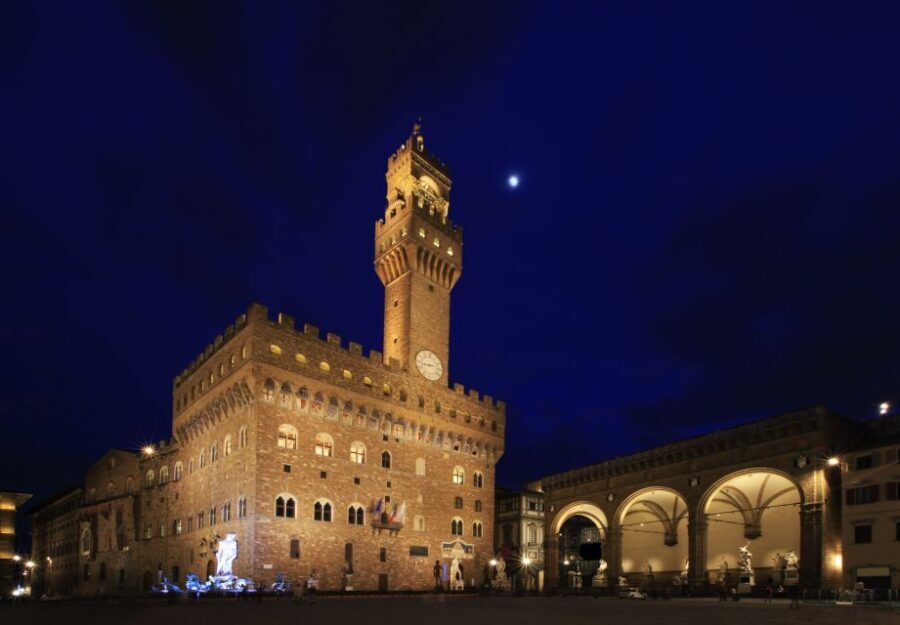 Florence at Night Bike Tour With Wine and Aperitivo Picnic - Itinerary Highlights