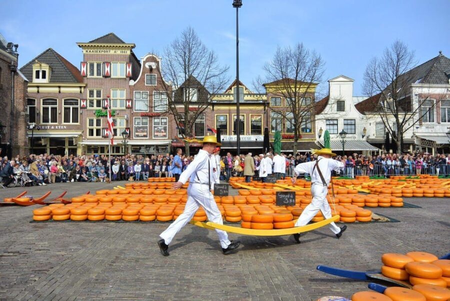 From Amsterdam; Alkmaar Cheese market & Zaanse Schans - Value and Practicality