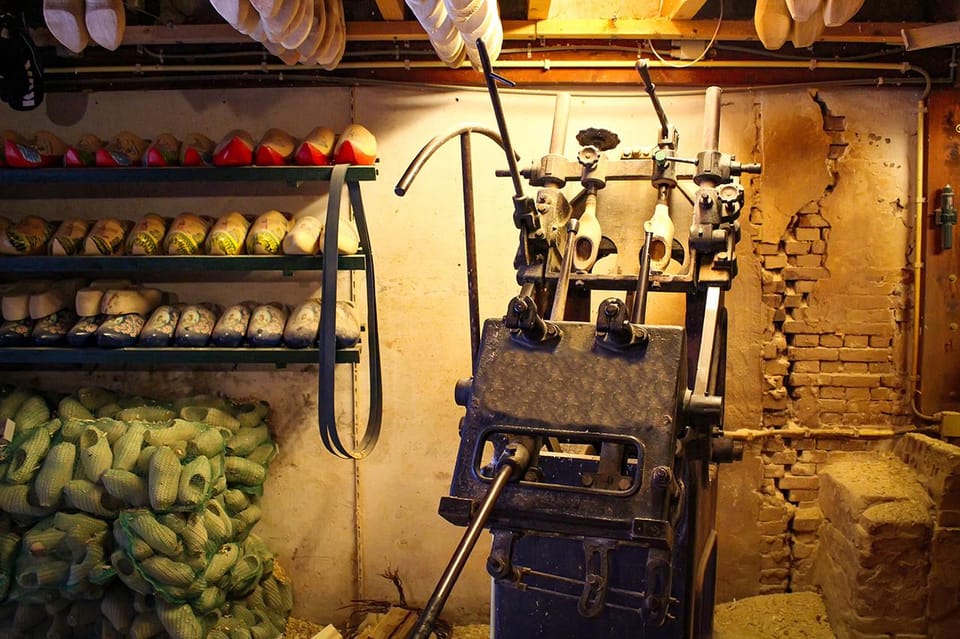 From Amsterdam, Private tour in Tesla, Windmills & Volendam. - Analyzing the Experience in Terms of Value