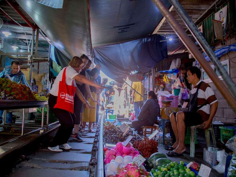 From Bangkok: Private Railway and Floating Market Tour - Itinerary Highlights