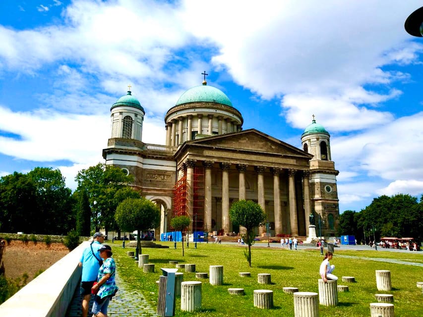 From Budapest: Full-Day Danube Bend Tour with Lunch - Crossing into Slovakia: A Snapshot of Europe