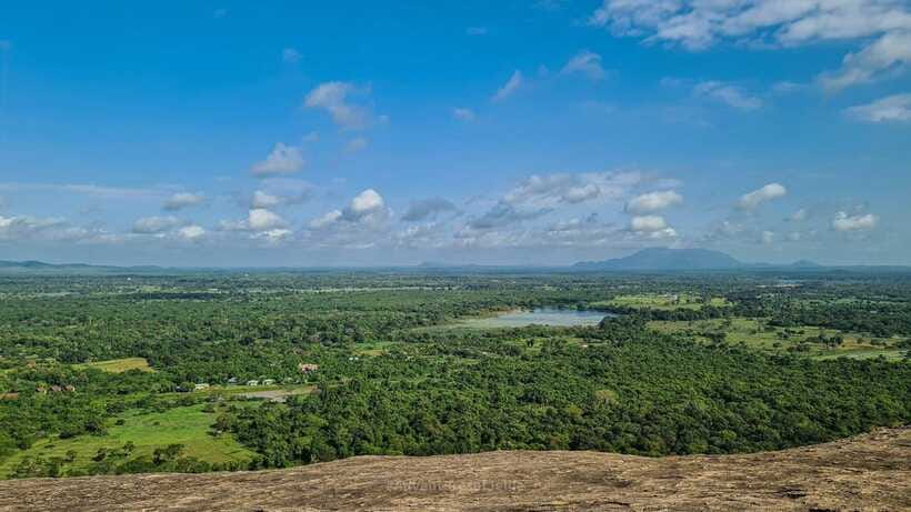 From Colombo: Sigiriya and Pidurangala Rock Day Trip - Climbing Sigiriya: The Iconic Fortress