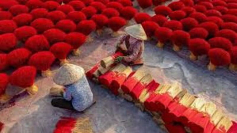 From Hanoi: Incense Village, Hat-Making & Lacquer Art - The Art of Conical Hat-Making in Chuong Village
