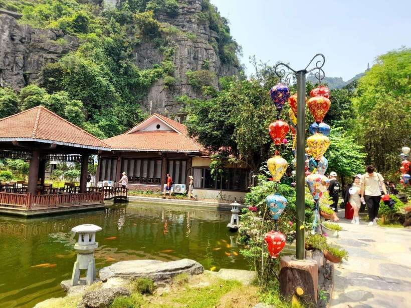 From Hanoi: Ninh Bình Adventure Hoa Lu, Tam Coc Tour - Itinerary Breakdown