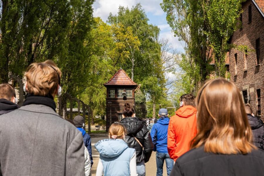 From Krakow: Auschwitz-Birkenau Guided Tour with Transport - Detailed Breakdown of the Itinerary
