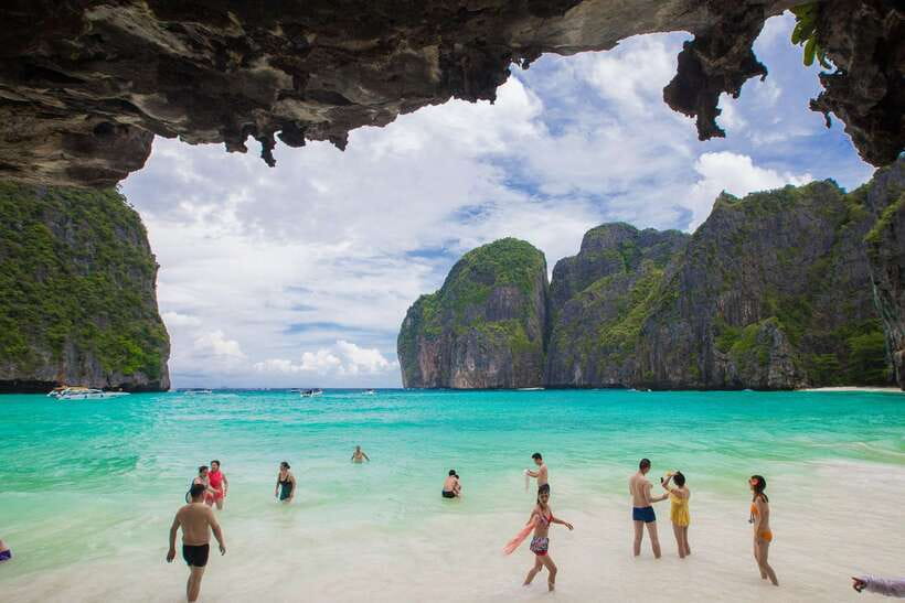 From Phuket: Phi Phi Island Dawn Tour With Lunch