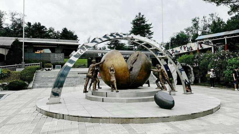 From Seoul: DMZ and Gamaksan Suspension Bridge Full Day Tour - Detailed Breakdown of the Itinerary