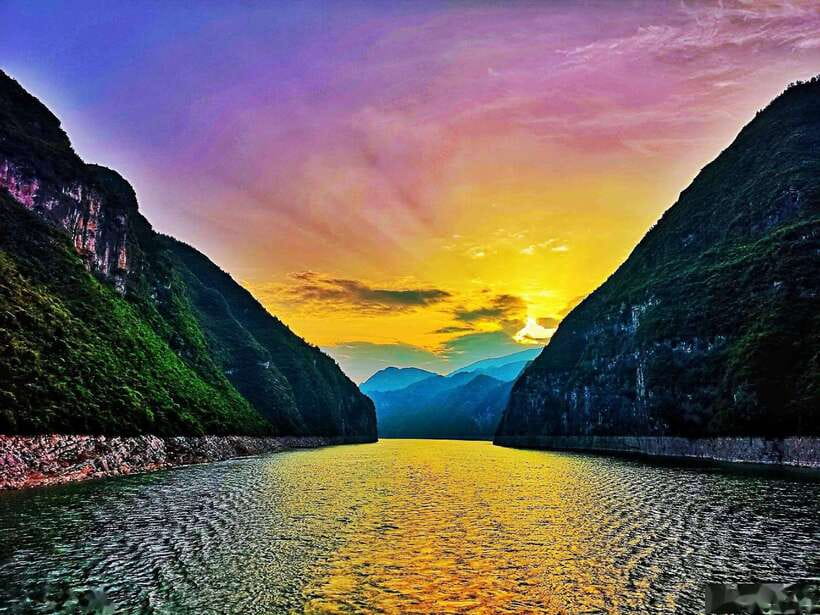 From Shanghai: 10-Day Tour to Chongqing, Zhangjiajie & More - Transportation and Group Experience