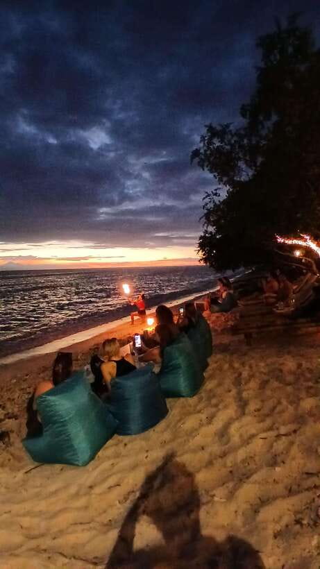 Gili Trawangan: Experience The Gili Fireshow with Cocktail - Detailed Breakdown of the Experience
