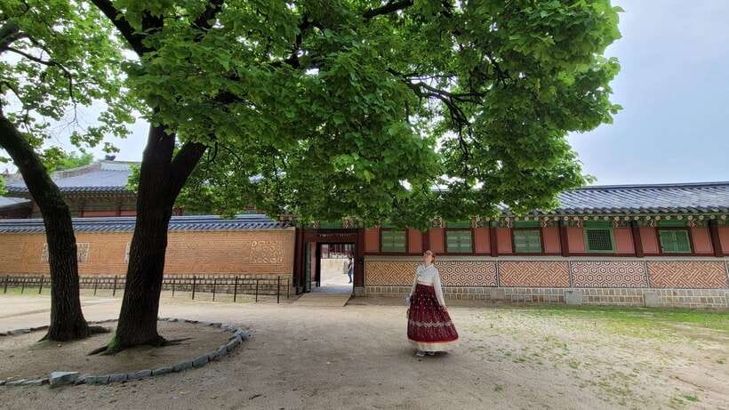 Gyeongbokgung Palace, Jogyesa Temple and Cheongwadae Tour - Gyeongbokgung Palace: The Crown Jewel of Seoul