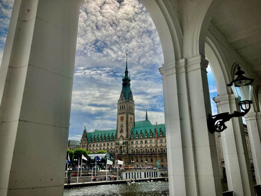 Hamburg: Guided Walking Tour in Danish - Detailed Breakdown of the Itinerary