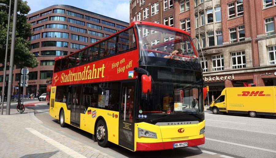 Hamburg: Hop-On/ Hop-Off Tour Classic Line Familienticket - What to Expect During the Experience