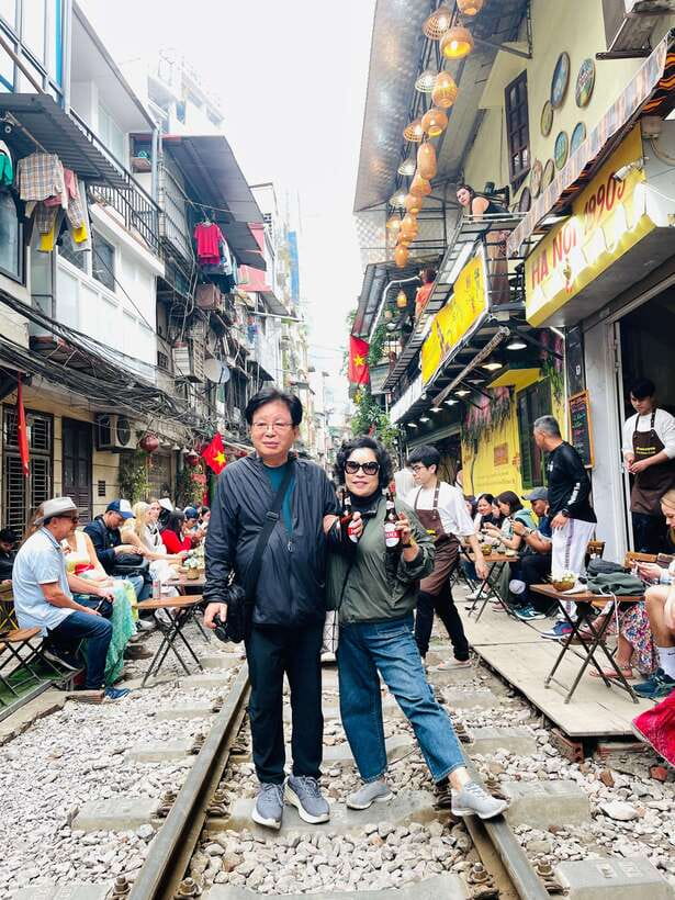 Hanoi Exclusive Craft Beer Bus: Cultural Sightseeing Tour - Itinerary Highlights