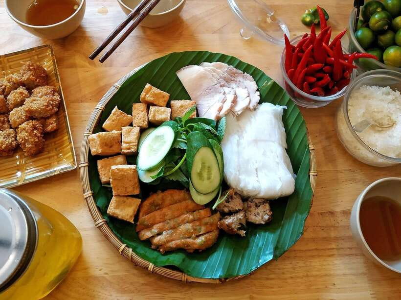 Hanoi: Old Quarter Walking Tour With Private Lunch - Itinerary Highlights
