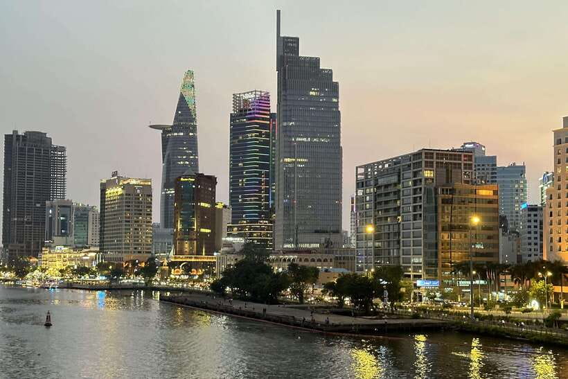 Ho Chi Minh City: Night Walking Tour With Local Guide - Exploring the Famous Walking Street