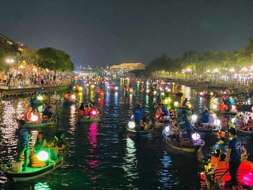Hoi An: Lantern Boat Ride on the Hoai River - Lantern Ritual