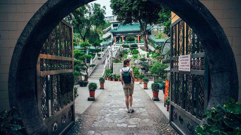 Hong Kong Must-See attractions Walking Tour With A Guide - Who Should Consider This Tour?