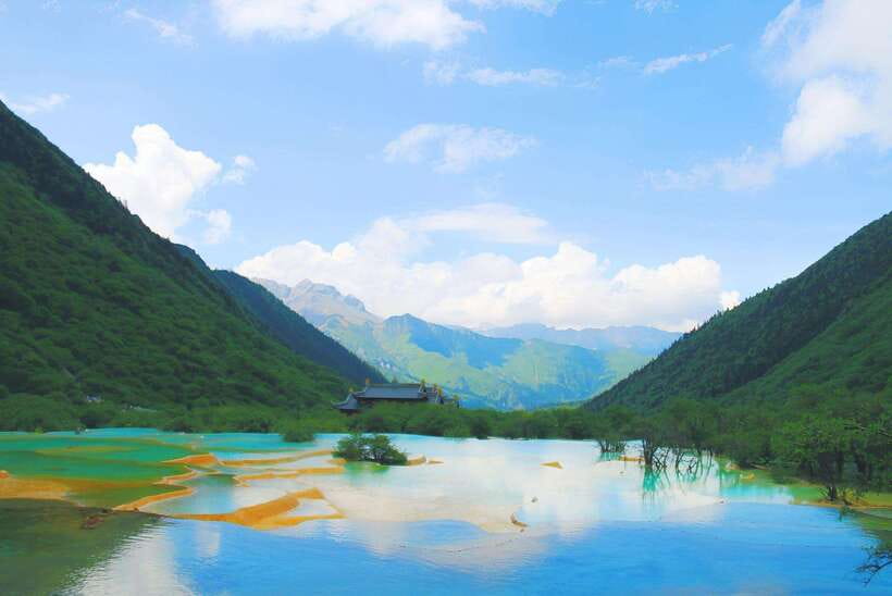 Huanglong Scenic Area: Explore Stunning Five-Colored Ponds - The Experience: Walking, Viewing, and Photography