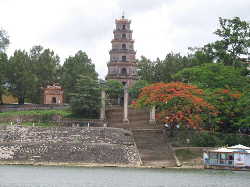 Hue: Perfume River Dragon Boat Cruise Pagoda & Tombs Visit - Highlights of the Perfume River