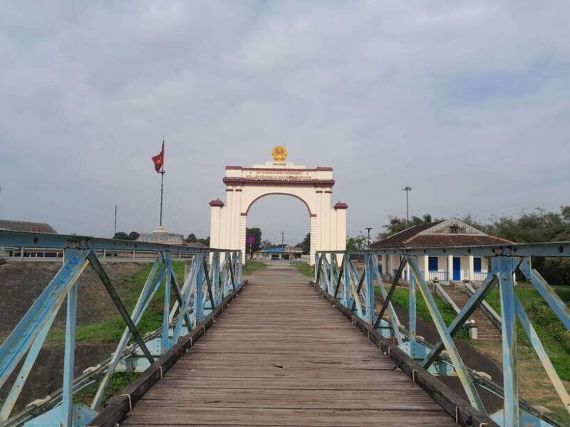 Hue: Private Transfer to Dong Hoi With Sightseeing Stops - Key Points