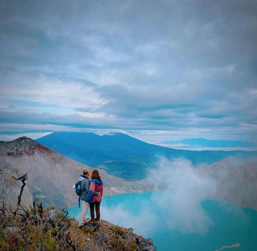 Ijen Crater : Blue Flame, Sunrise, and Sulfur Miners Trek - Is It Worth the Price?