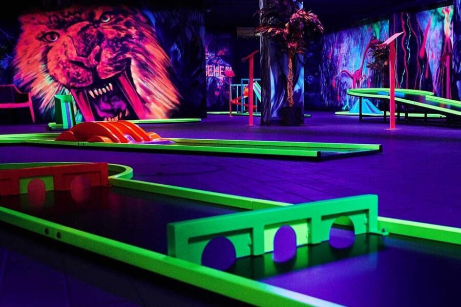 Innsbruck: 3D Mini Golf with Dazzling Light Effects - Who Will Love This Experience?