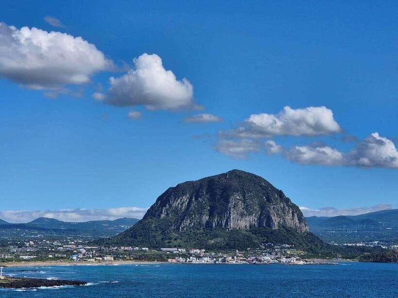 Jeju: Private Tour with an English Guide and a Vehicle - What Can You Expect on the Tour?