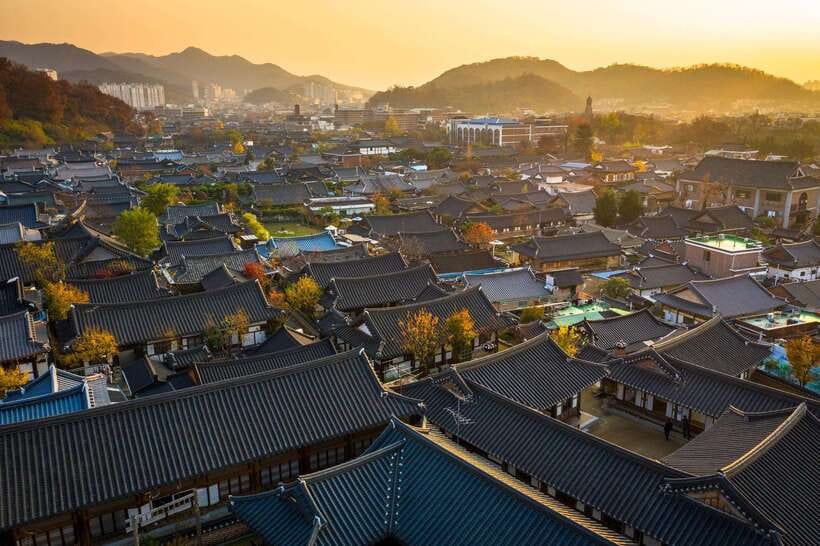 Jeonju Hanok Village and Arboretum + Flower Festival - Exploring Jeonju Hanok Village