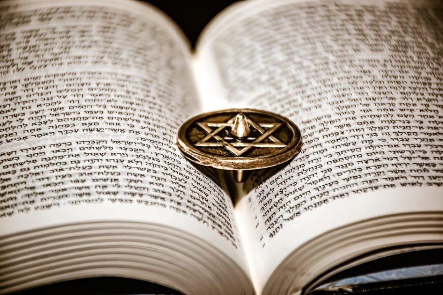 Jewish History and Helsinki Old Town Private Walking Tour - Deeper Dive into the Experience