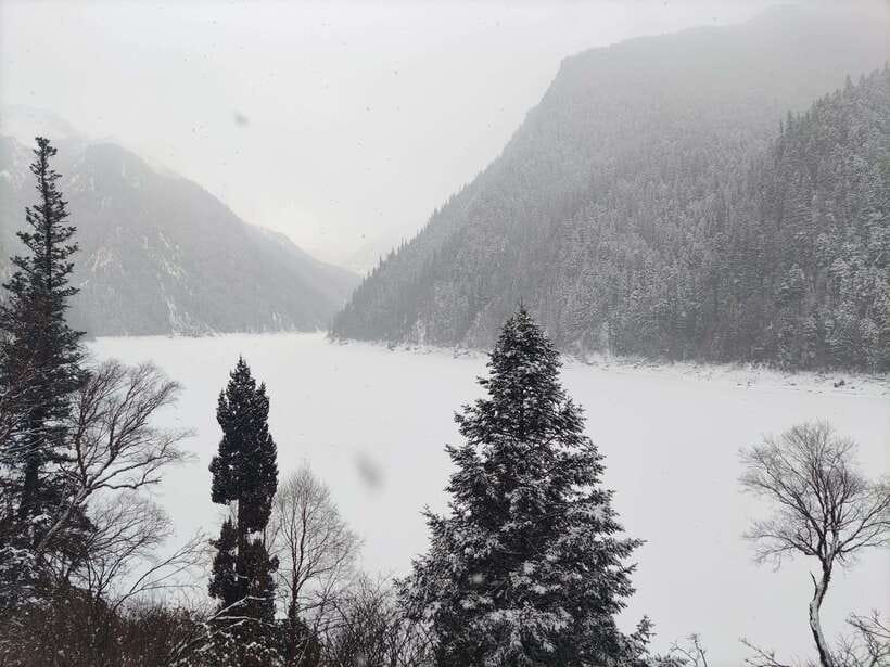 Jiuzhaigou: 3-Day Tour with Bullet Train Transfers - Day 1: Arrival and Hotel Check-in