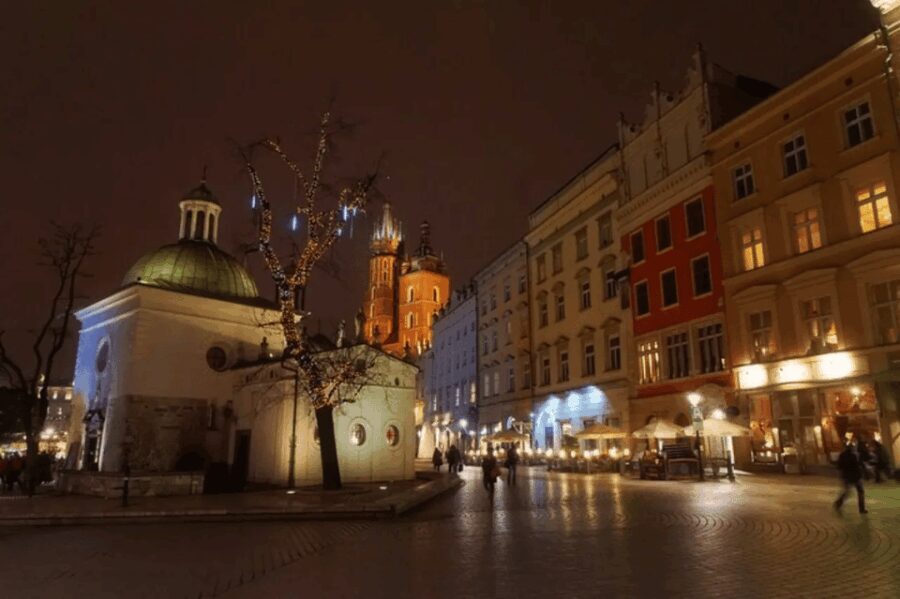 Krakow: Christmas Market and City Highlights Walking Tour - Authentic Traveler Perspectives