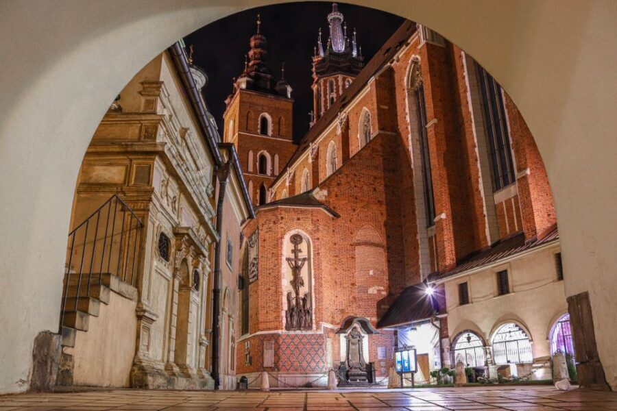 Kraków: Old Town & Wawel Castle Walking Tour - Who Would Benefit Most from This Tour?