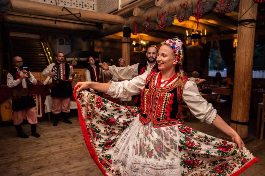 Krakow: Polish Folk Night with Dinner and Unlimited Drinks - A Closer Look at the Experience