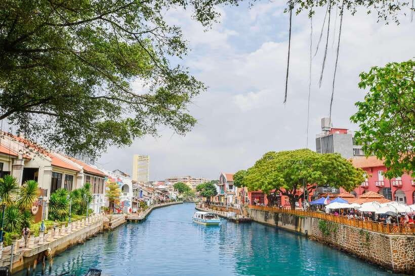 Kuala Lumpur: Private Malacca Night Tour w/Cruise & Trishaw - What Makes This Tour Stand Out?