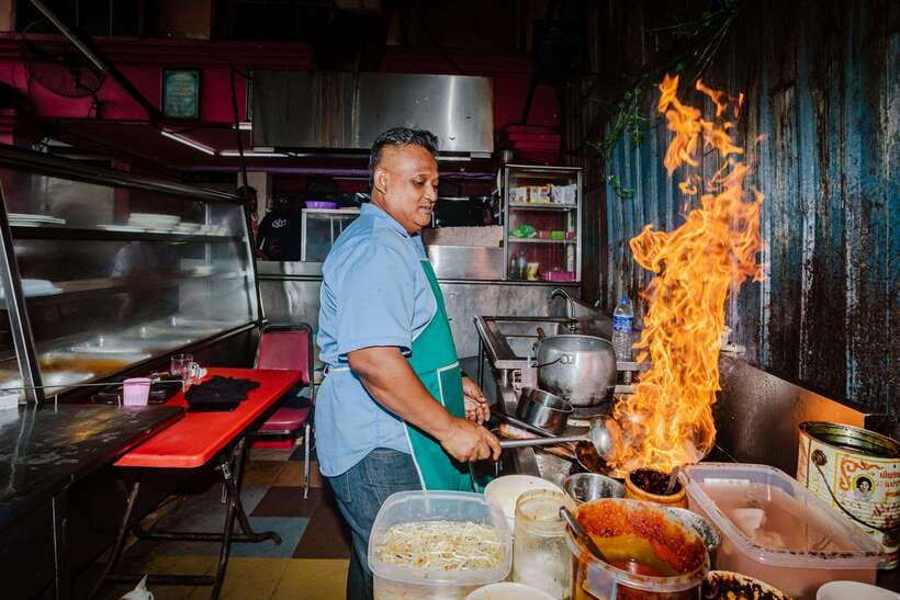 Kuala Lumpur: Sambal Street Food Tour with 15+ Tastings - Who Should Consider This Tour?