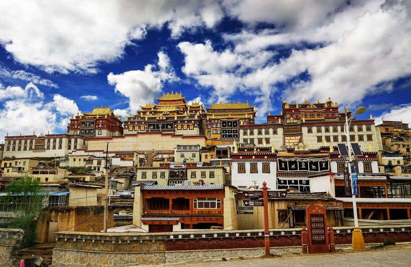 Kunming: 8-Day Yunnan Impression Tour - Day 2: The Naigu Stone Forest and Ancient Temples