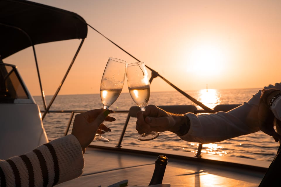 La Spezia: Gulf of Poets Sunset Boat Tour with Drinks - The Value of the Tour