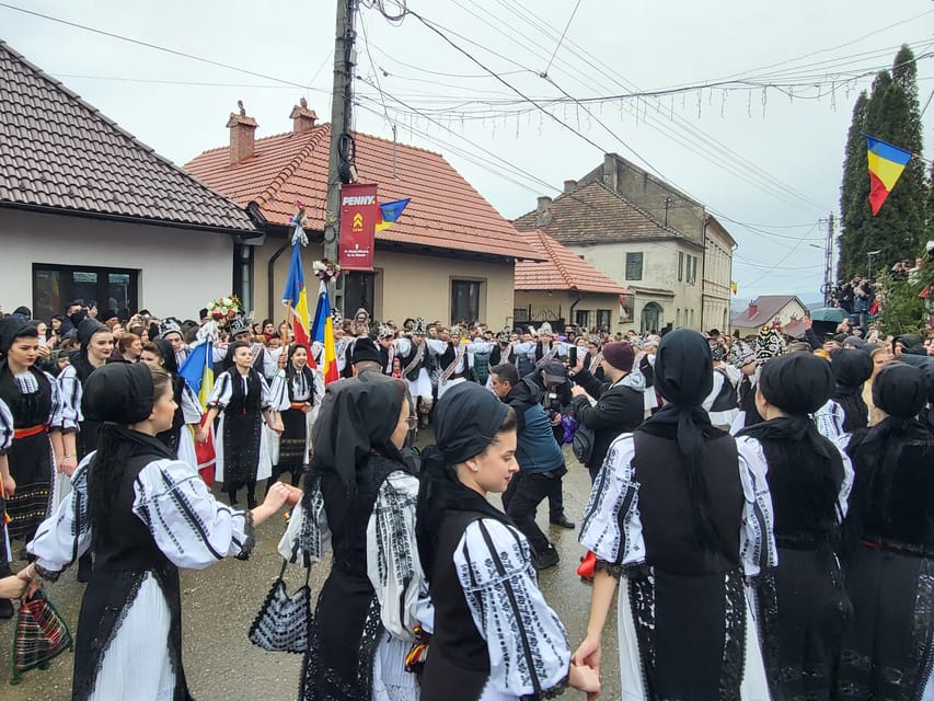 Learning toghether Transylvanian dances in Sibiu - Who Should Consider This Tour?