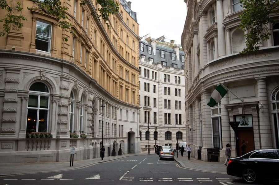 Lights, Camera, London! Movie Locations Walking Tour - The Globe and Borough Market